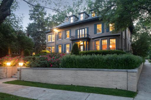 2262 W Lake Of The Isles Parkway, Minneapolis, MN 55405