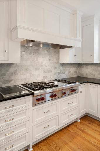 2262 W Lake Of The Isles Parkway, Minneapolis, MN 55405