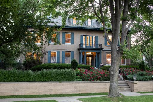 2262 W Lake Of The Isles Parkway, Minneapolis, MN 55405