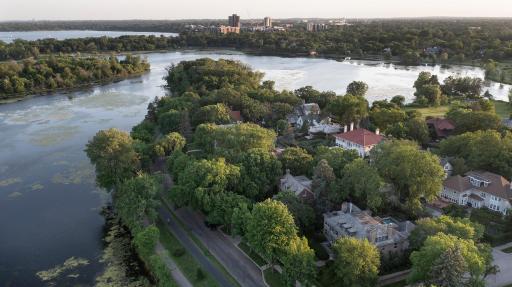 2262 W Lake Of The Isles Parkway, Minneapolis, MN 55405