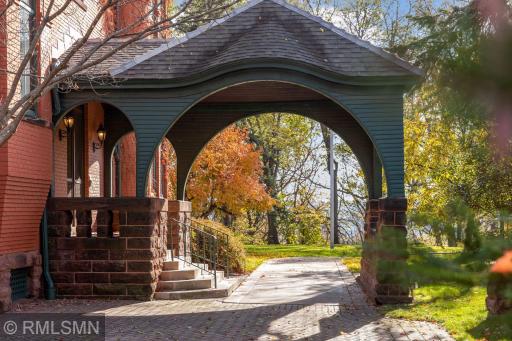 4 Crocus Hill, Saint Paul, MN 55102