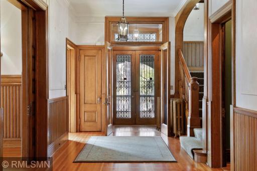 4 Crocus Hill, Saint Paul, MN 55102