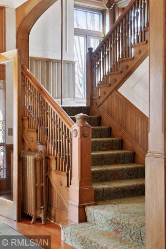 4 Crocus Hill, Saint Paul, MN 55102