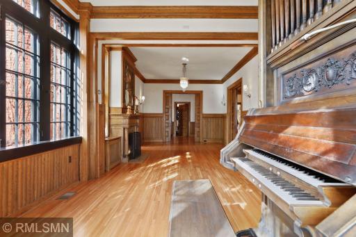 4 Crocus Hill, Saint Paul, MN 55102