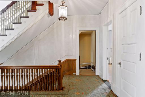 4 Crocus Hill, Saint Paul, MN 55102
