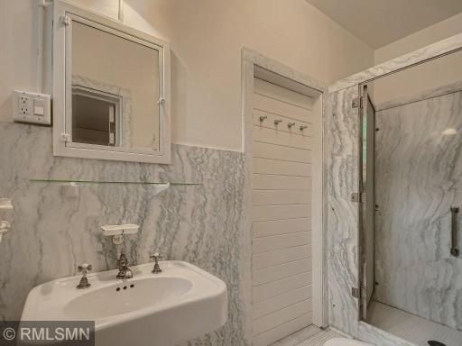 4 Crocus Hill Saint Paul MN - MLS Sized - 039 - 048 2nd Floor Bathroom - edit