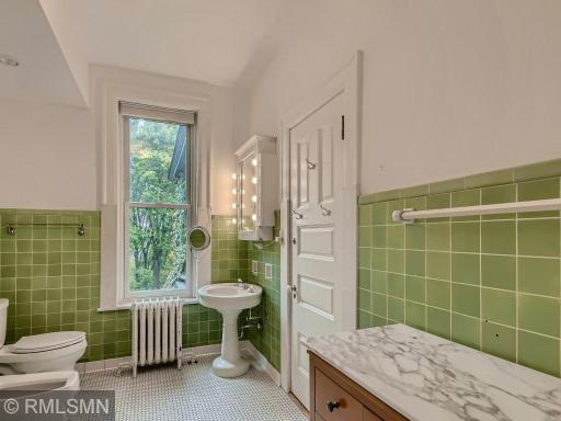 4 Crocus Hill Saint Paul MN - MLS Sized - 040 - 050 2nd Floor Bathroom - edit