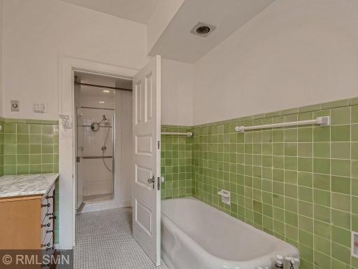 4 Crocus Hill Saint Paul MN - MLS Sized - 041 - 051 2nd Floor Bathroom - edit