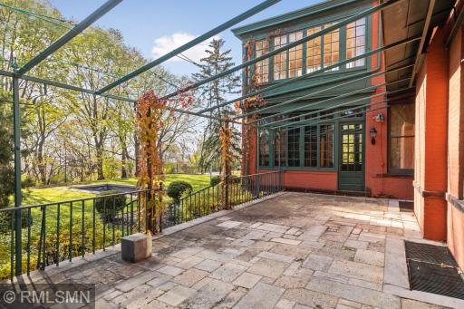 4 Crocus Hill, Saint Paul, MN 55102