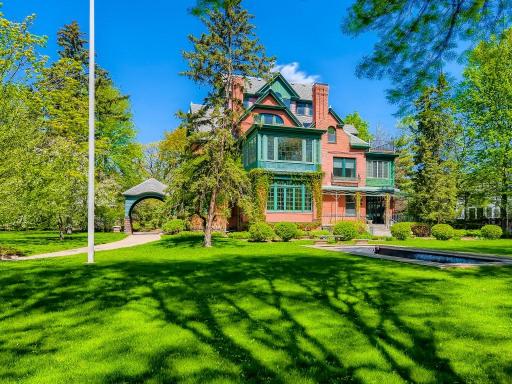 4 Crocus Hill Saint Paul MN - MLS Sized - 009 - 25 Exterior Rear.jpg