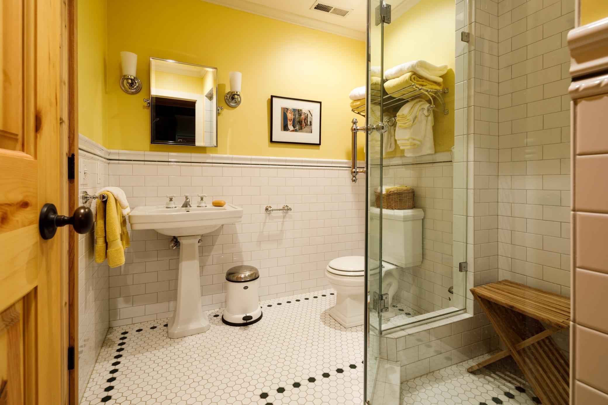 Lower level 3/4 bathroom