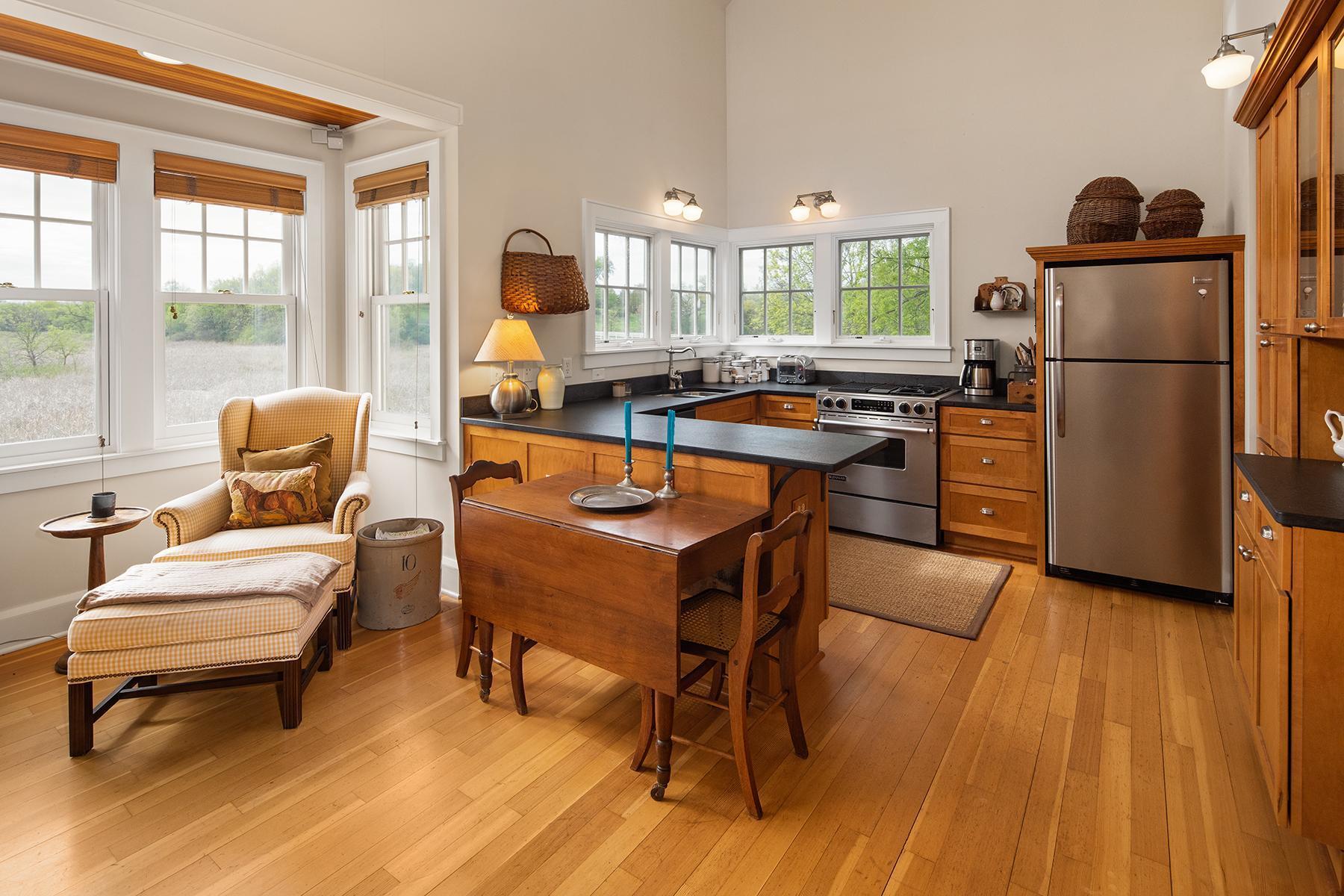 Main level guest house: Kitchen and informal dining area