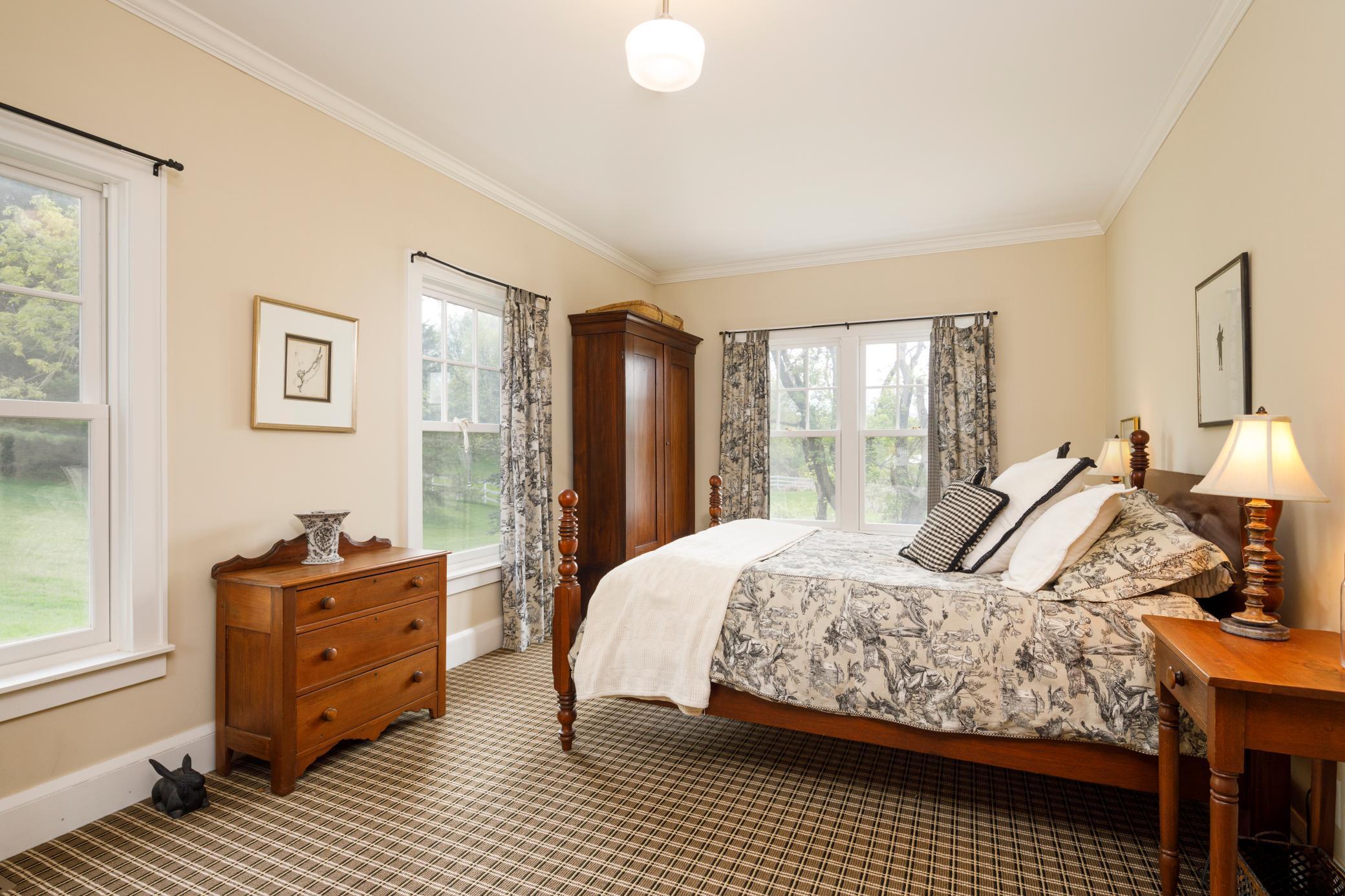 Main level guest house: Bedroom one