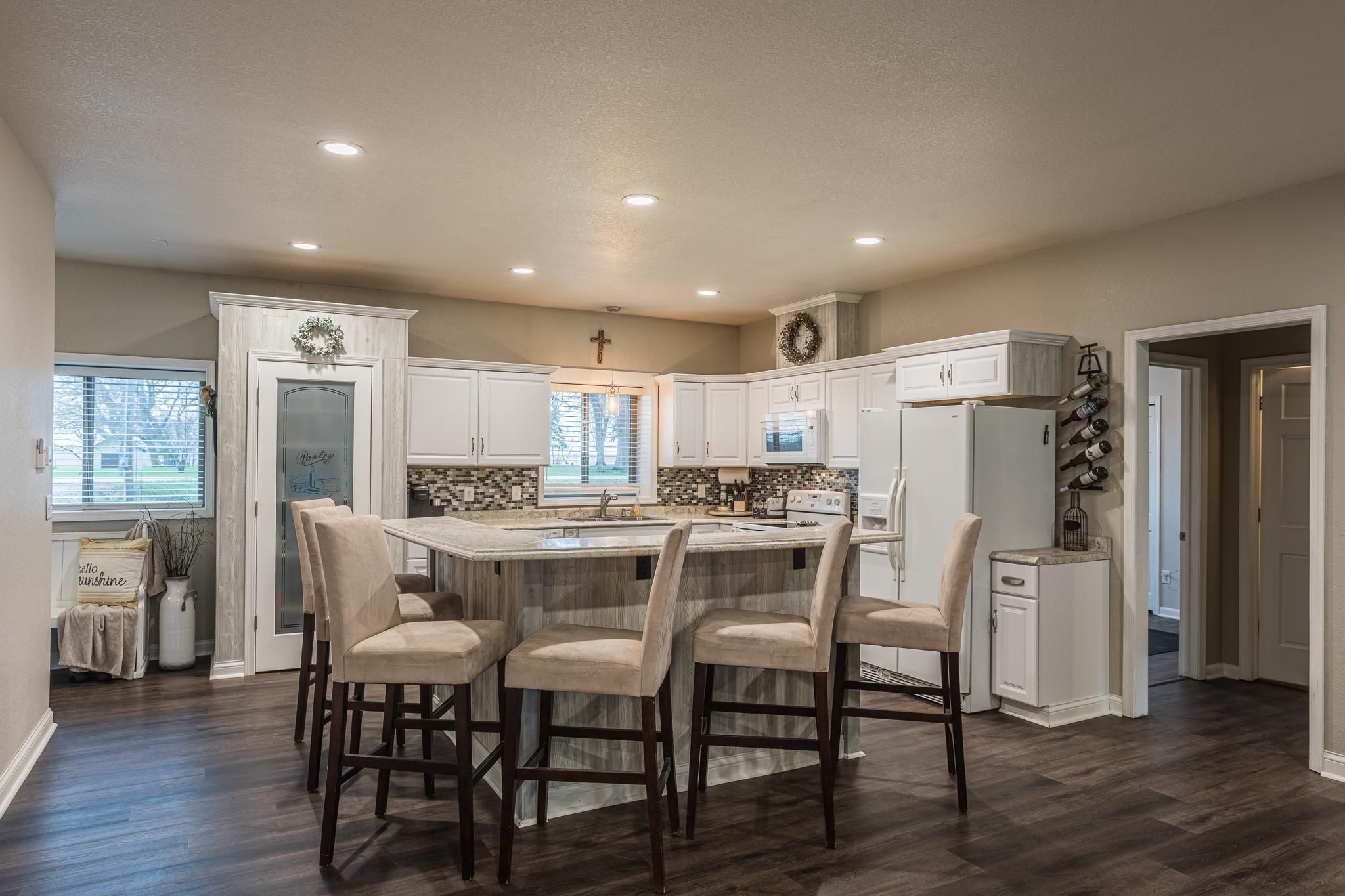 Kitchen with large island