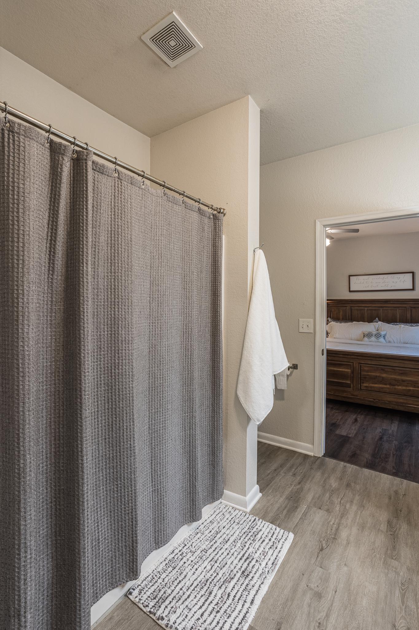 Master Bath (Full Bath)