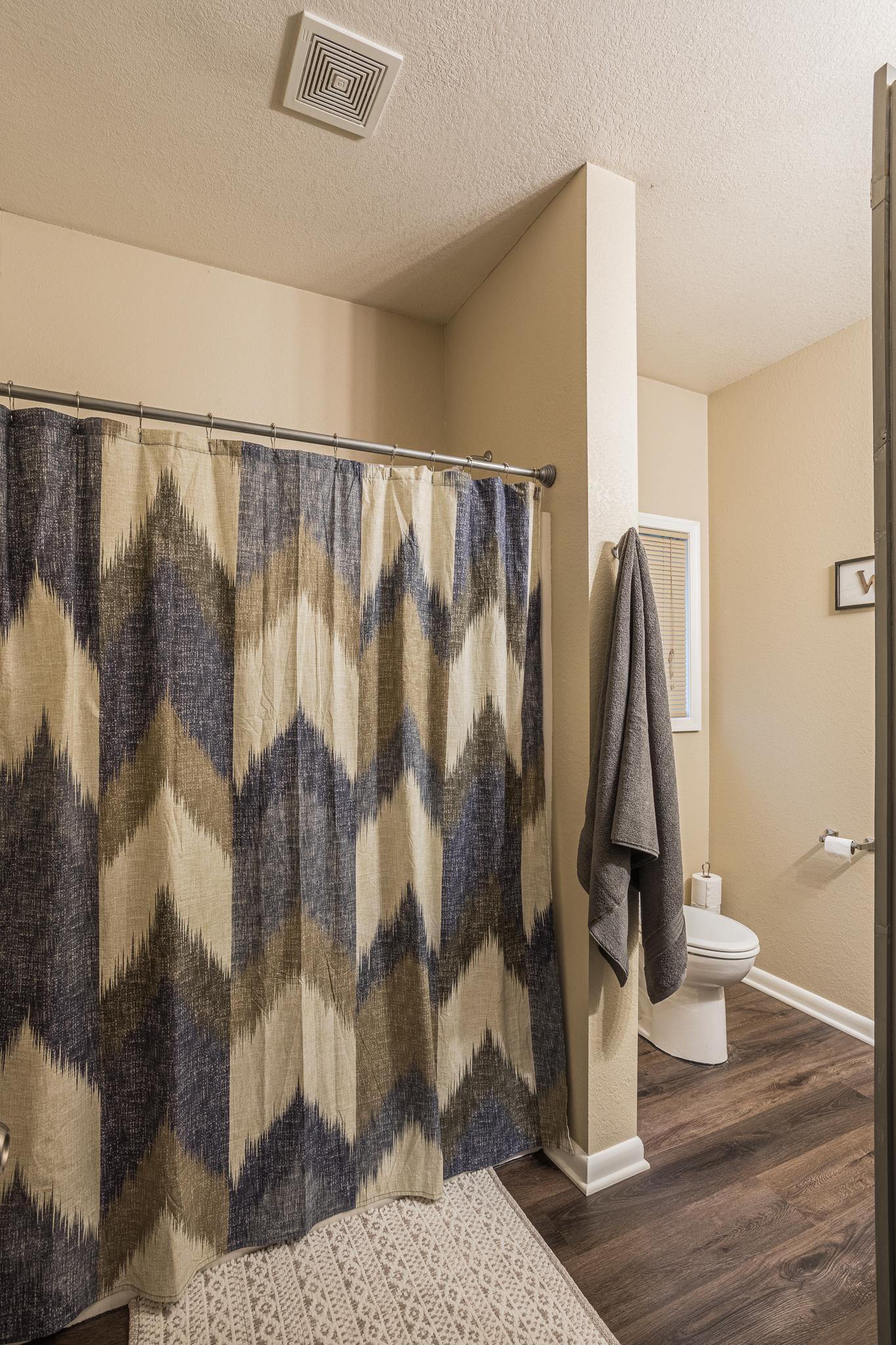 Second Bathroom (Full)
