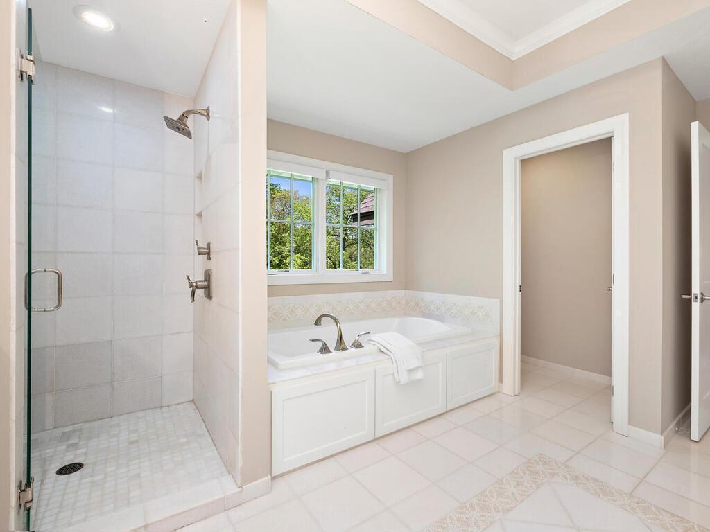 1516 Brightwood Dr Minnetonka MN 55391 USA-047-045-Brightwood Dr Minnetonka MN 5539143-MLS_Size.jpg