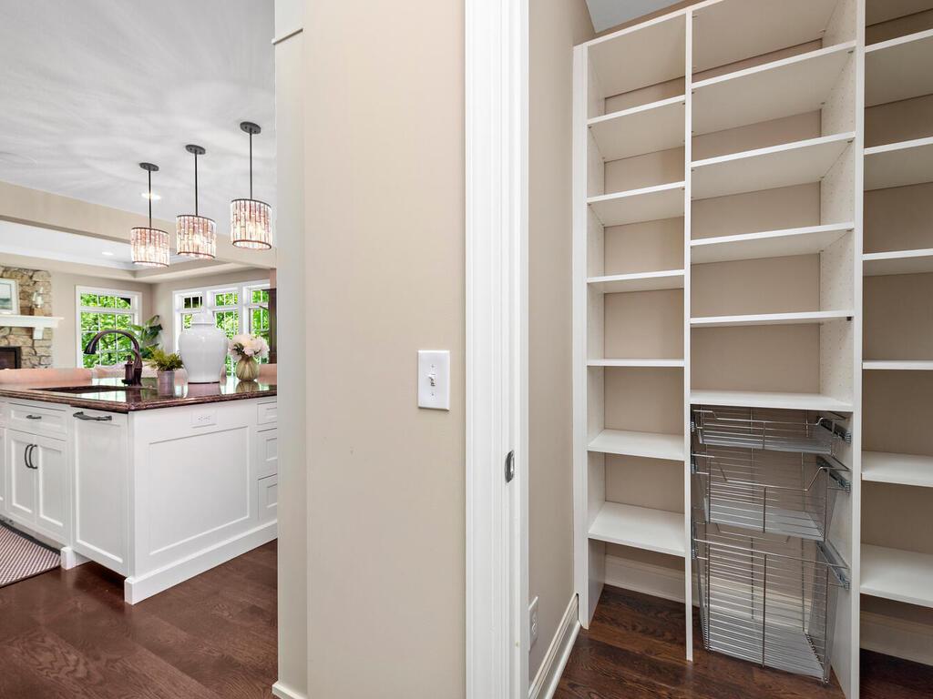 1516 Brightwood Dr Minnetonka MN 55391 USA-028-026-Brightwood Dr Minnetonka MN 5539124-MLS_Size.jpg