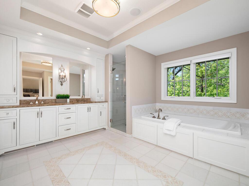 1516 Brightwood Dr Minnetonka MN 55391 USA-045-043-Brightwood Dr Minnetonka MN 5539141-MLS_Size.jpg