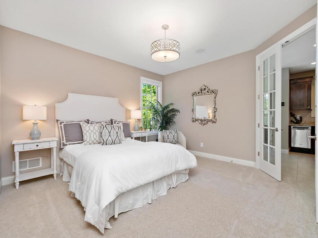 1516 Brightwood Dr Minnetonka MN 55391 USA-037-035-Brightwood Dr Minnetonka MN 5539133-MLS_Size.jpg