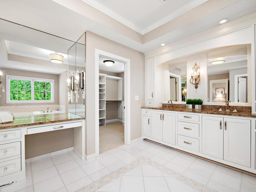 1516 Brightwood Dr Minnetonka MN 55391 USA-049-049-Brightwood Dr Minnetonka MN 5539145-MLS_Size.jpg