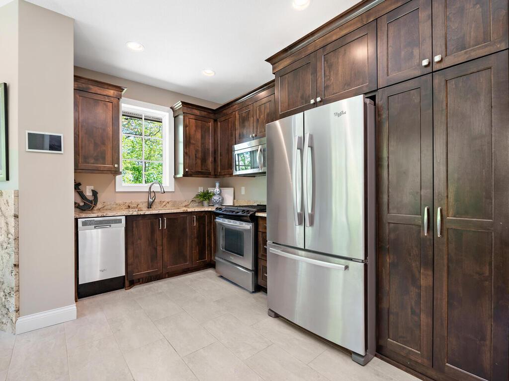 1516 Brightwood Dr Minnetonka MN 55391 USA-042-047-Brightwood Dr Minnetonka MN 5539138-MLS_Size.jpg