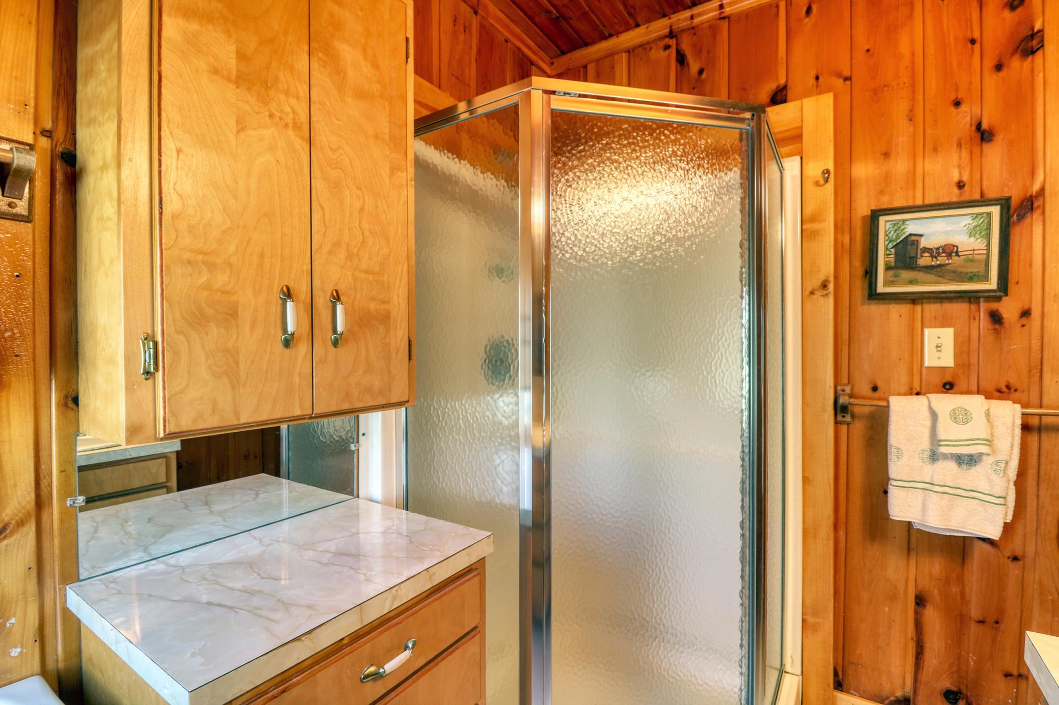 Bathroom1_3.jpg