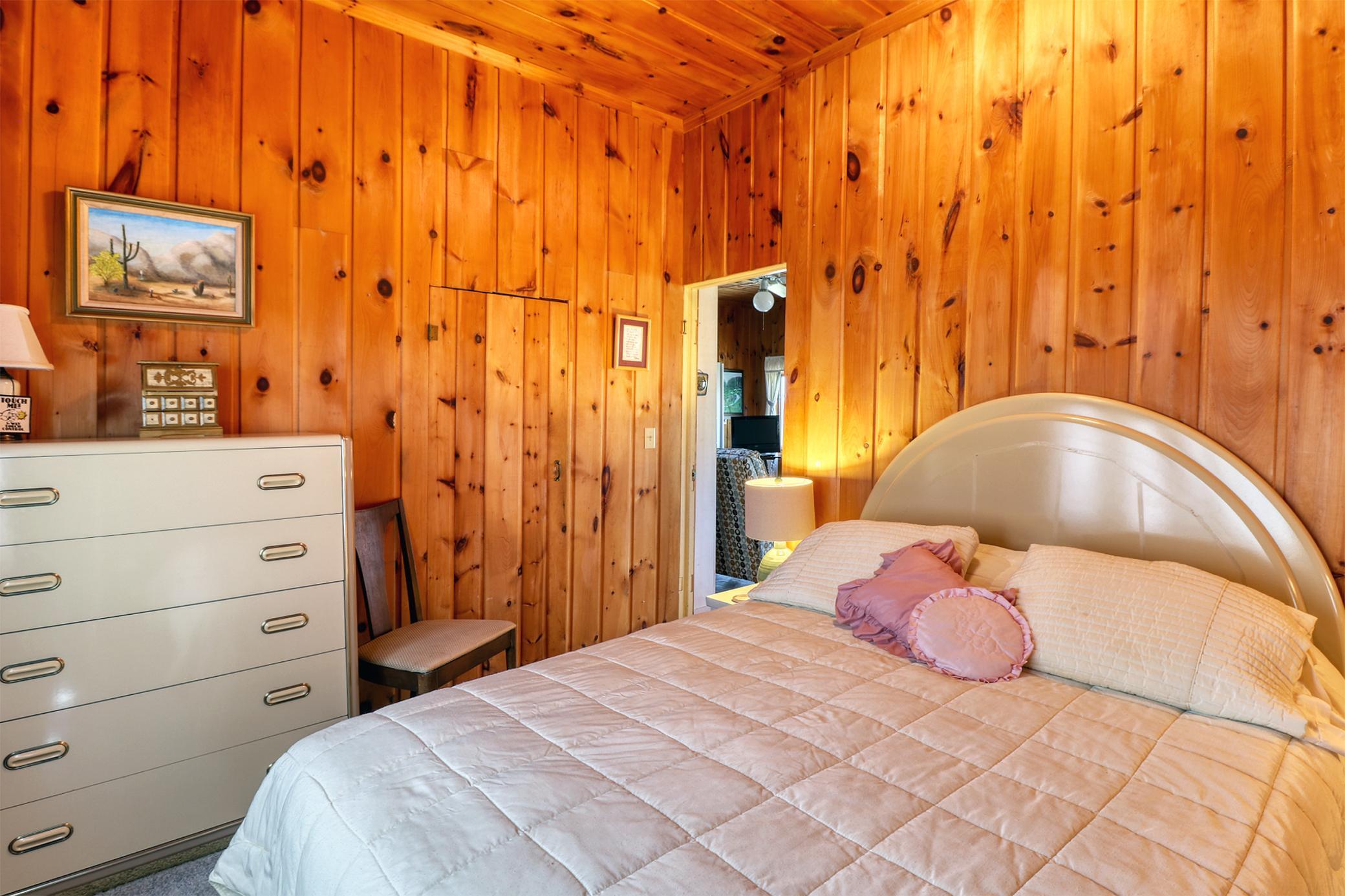Bedroom2_2.jpg