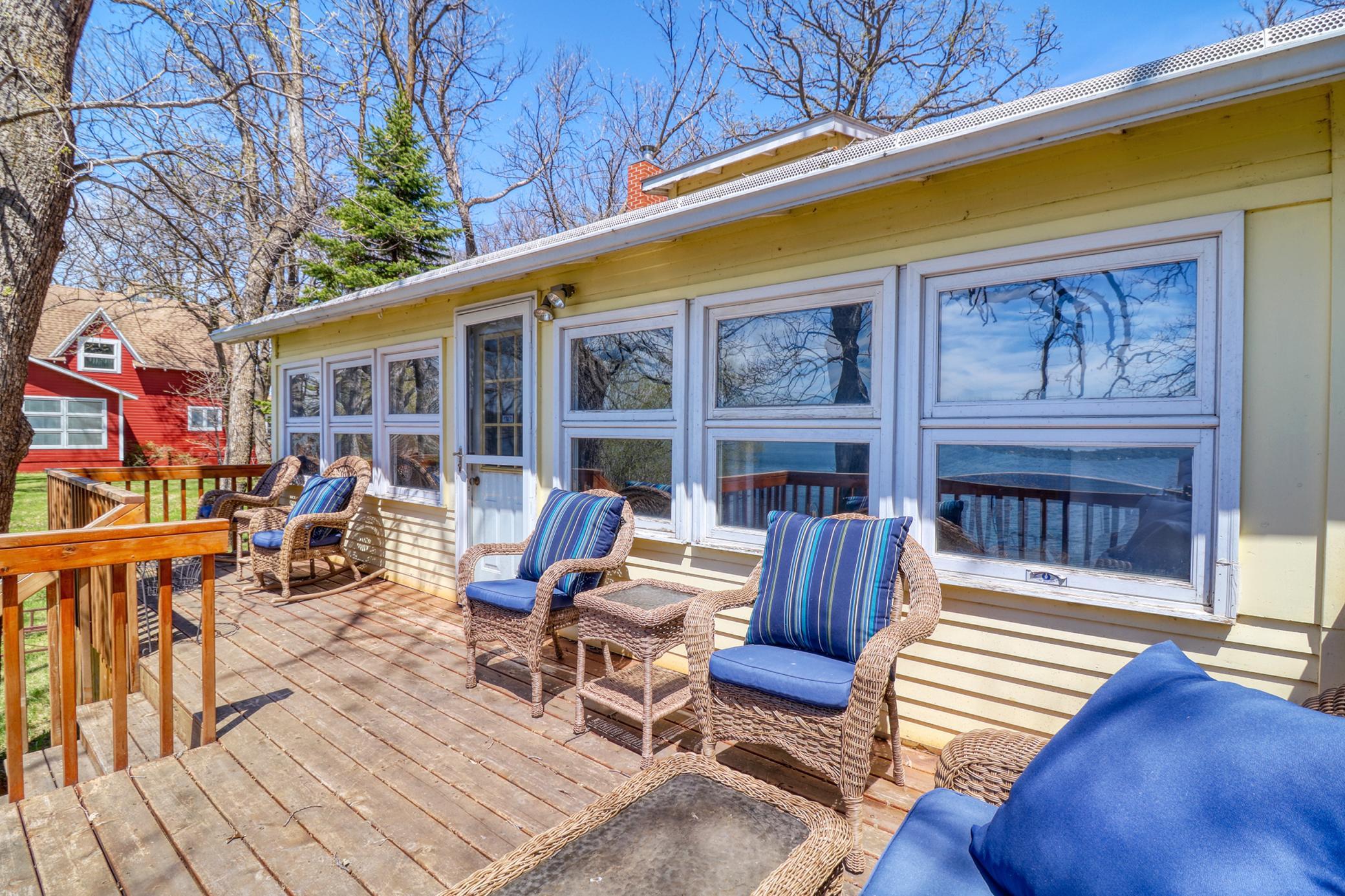 ExteriorDeck1_1.jpg
