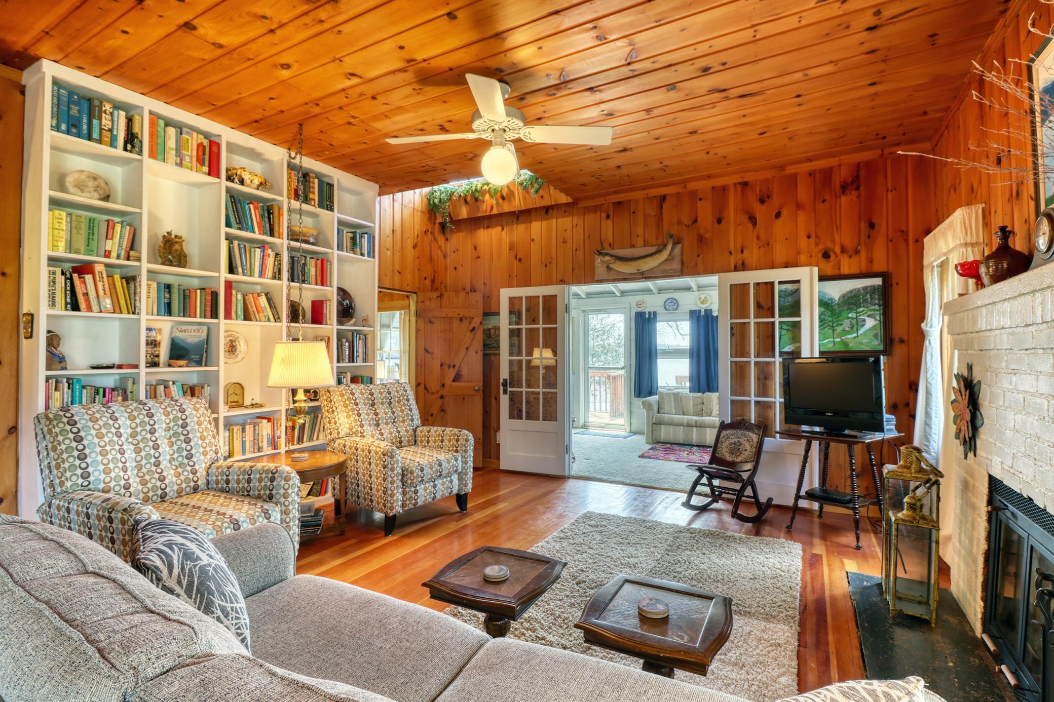 Living Area1_0.jpg