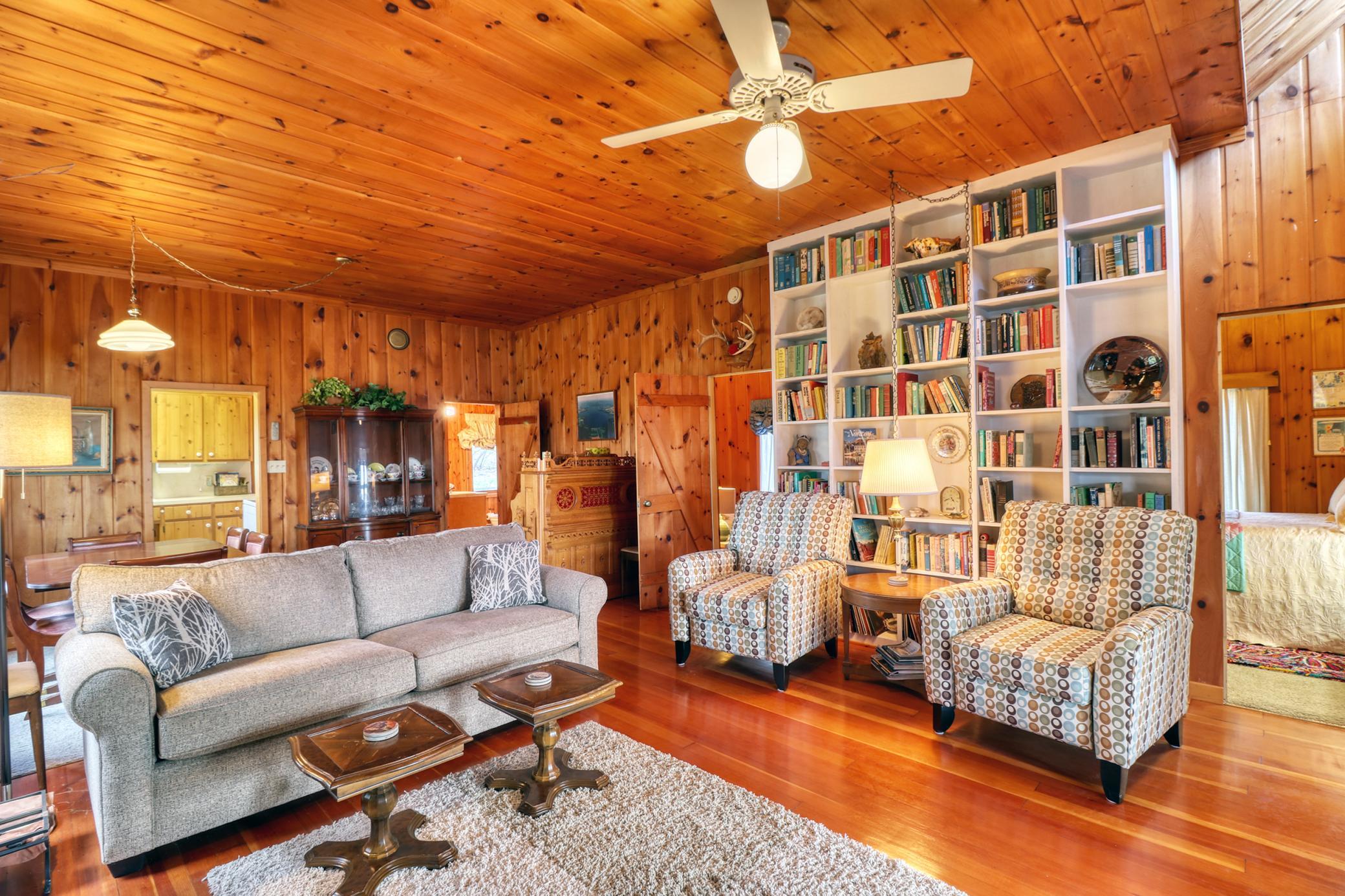 Living Area1_3.jpg