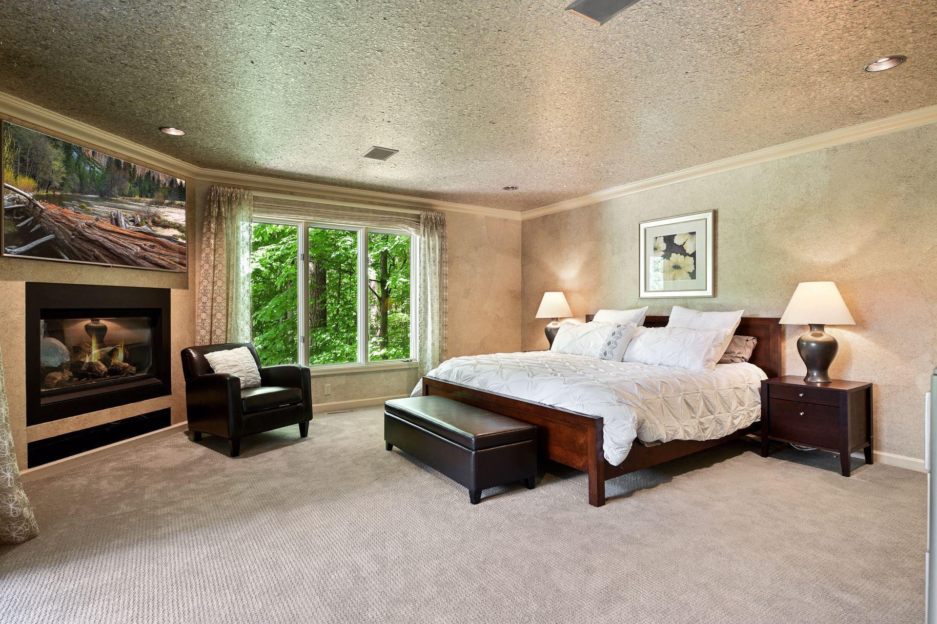 Main floor owner's suite