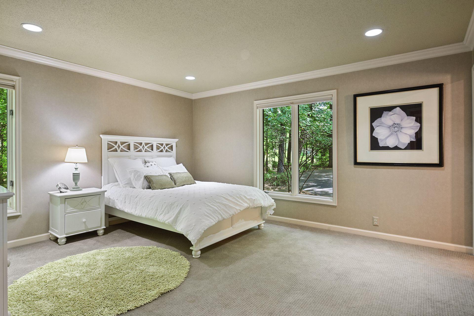 Main floor bedroom (Junior suite)