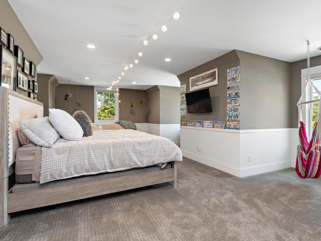 4 semi private alcoves welcome critical thinking, creativity, reflection, and rejuvenation, #scholarships #ringlight #meditation #yoga 244 Broadway Ave N Wayzata MN 55391