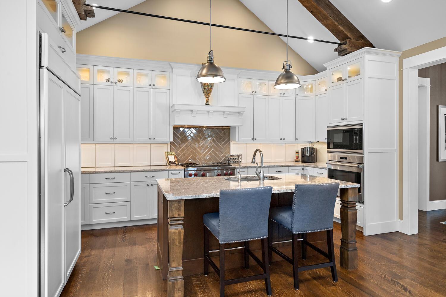 8 ft island! 244 Broadway Ave N Wayzata MN 55391