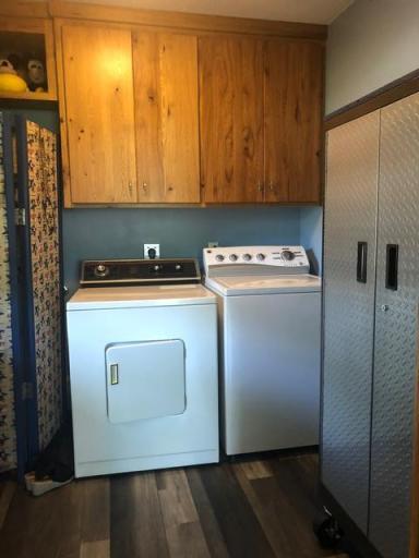 5-Laundry and foyer.jpg