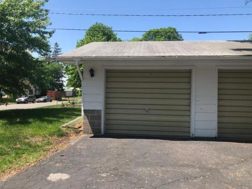 25-Garage view of stall outside parking area too.jpg