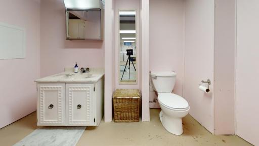 703-17th-St-Sw-Domeier-Bathroom.jpg