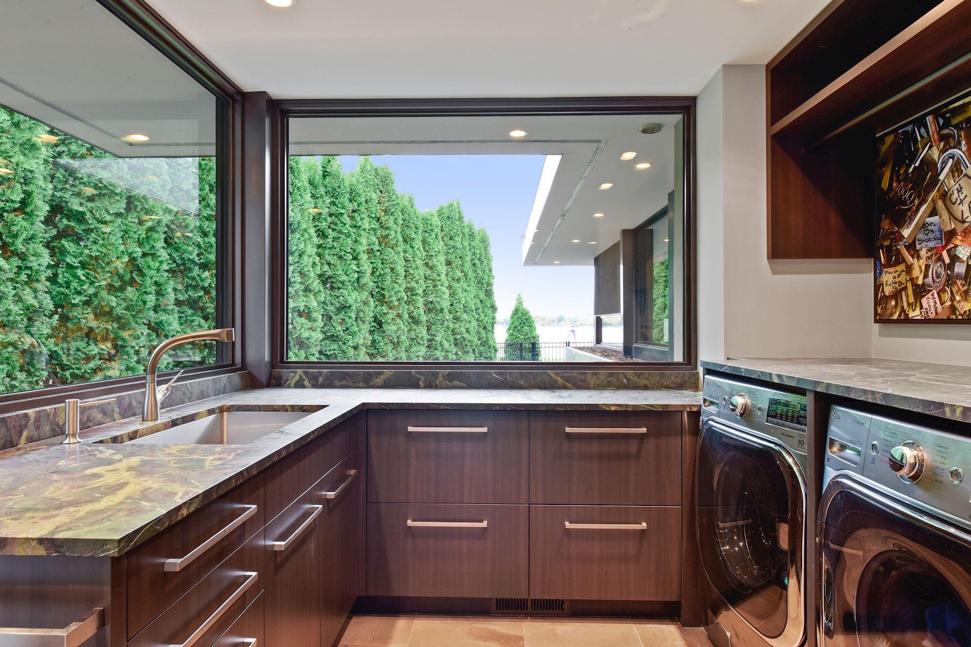 Laundry room, even the laundry has a lake view