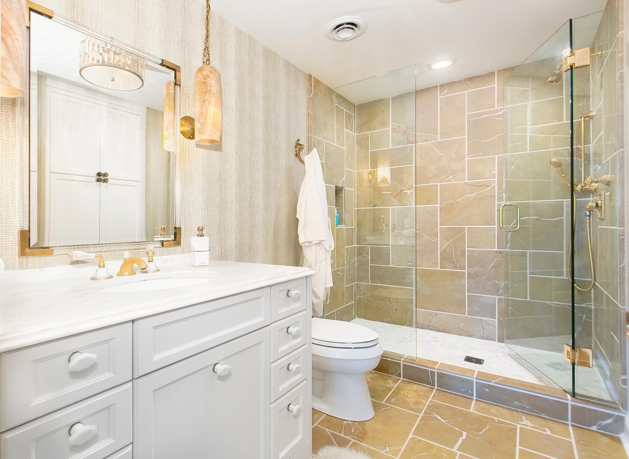 Guest Bedroom 4 // En Suite