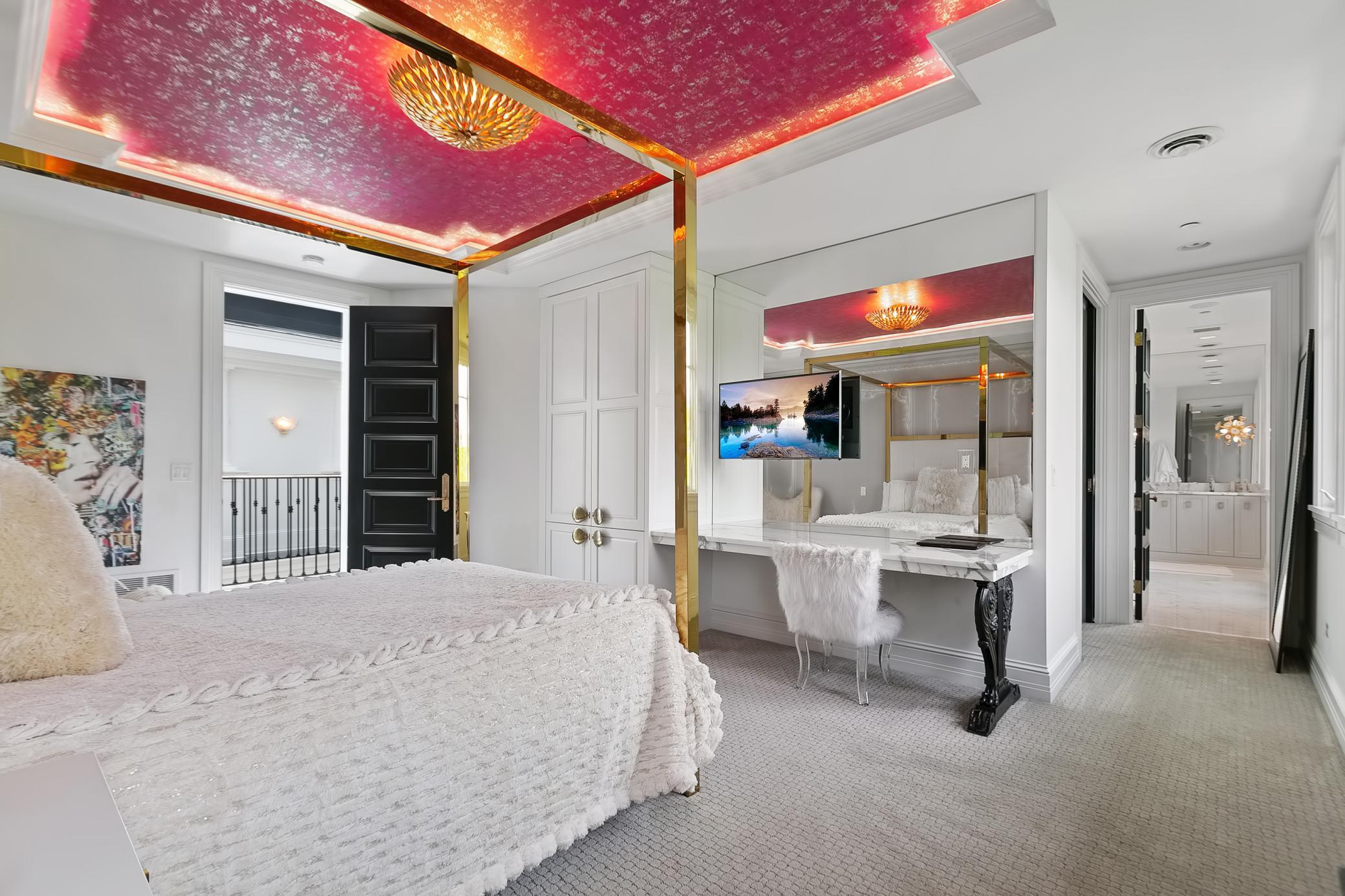 Guest Bedroom 2 // Upper Level