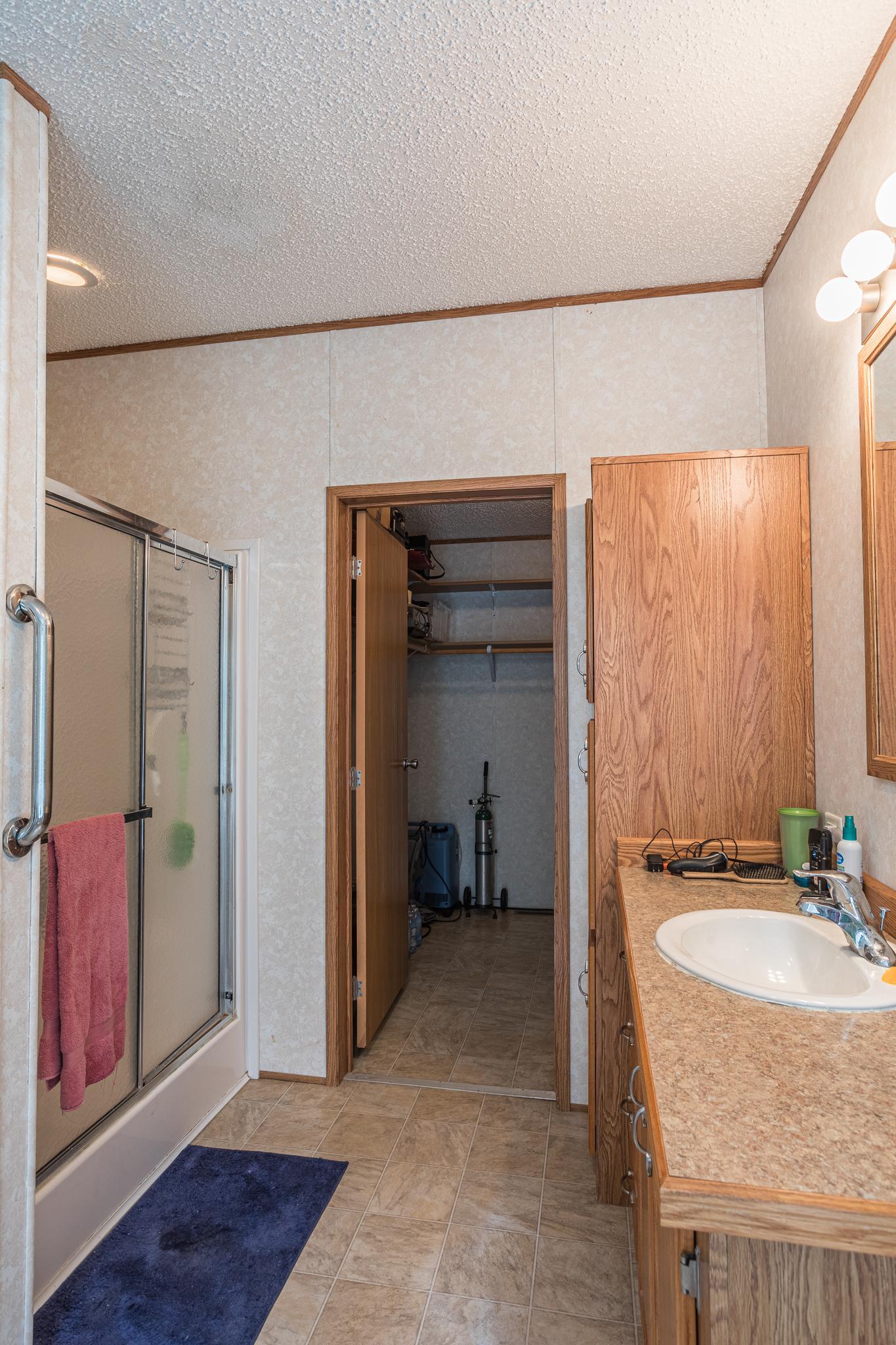 Ensuite Bath with Walk-in Closet