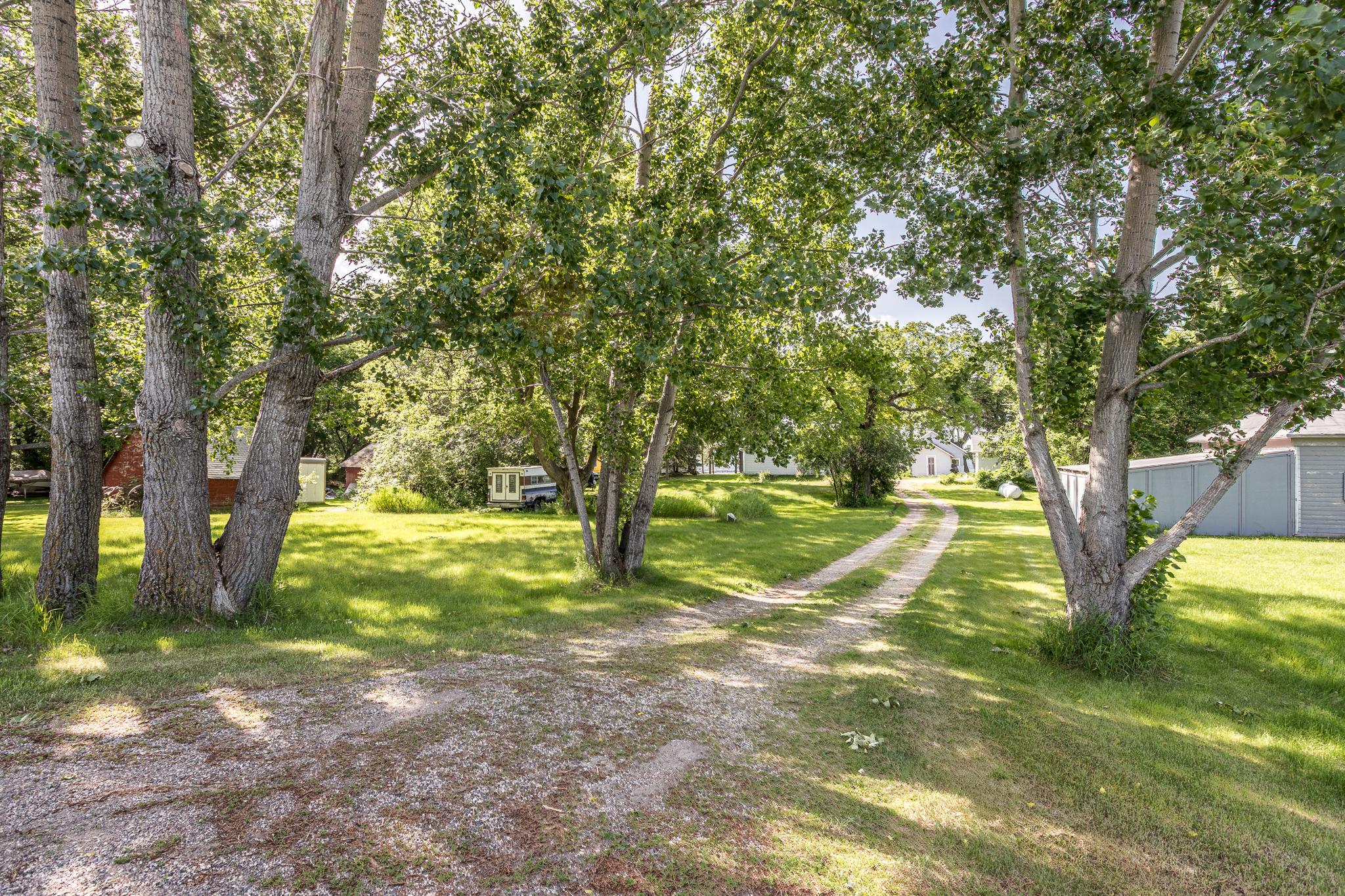 Spacious lot