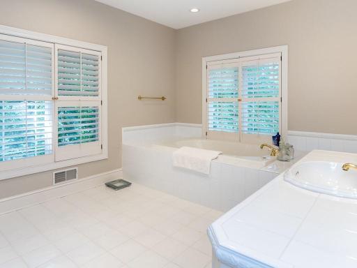 3103 Maplewood Road, Wayzata, MN 55391