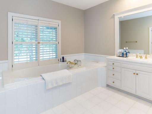 3103 Maplewood Road, Wayzata, MN 55391