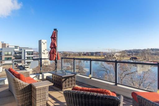 Welcome to 312 Spring St #414 overlooking the Mississippi River!