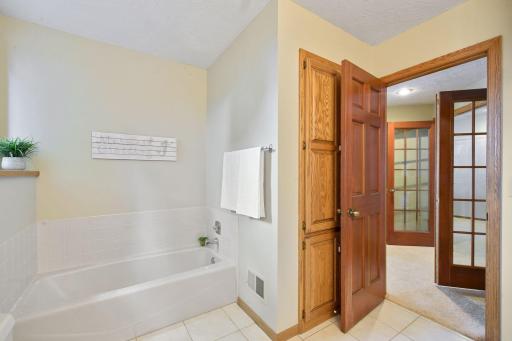 5495 Shore Trail NE, Prior Lake, MN 55372