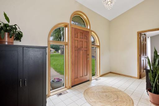 5495 Shore Trail NE, Prior Lake, MN 55372