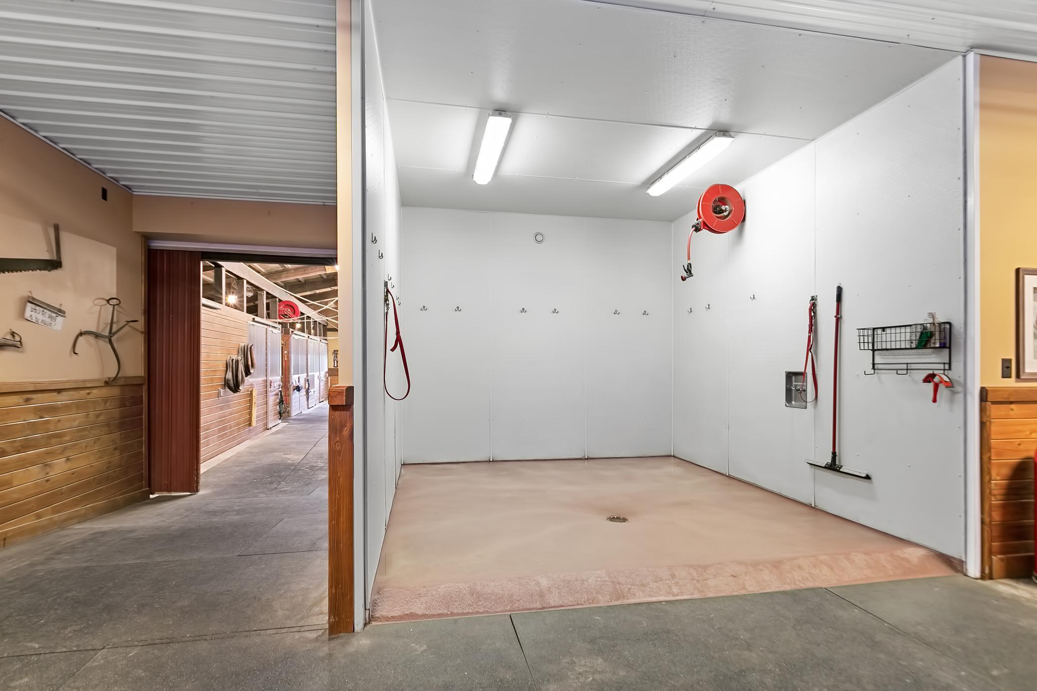 13 X 12 wash stall with rubber flooring.