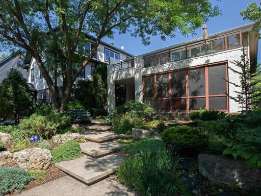 3243 E Bde Maka Pkwy Minneapolis Minneapolis MN 55408 USA-019-044-019-MLS_Size.jpg